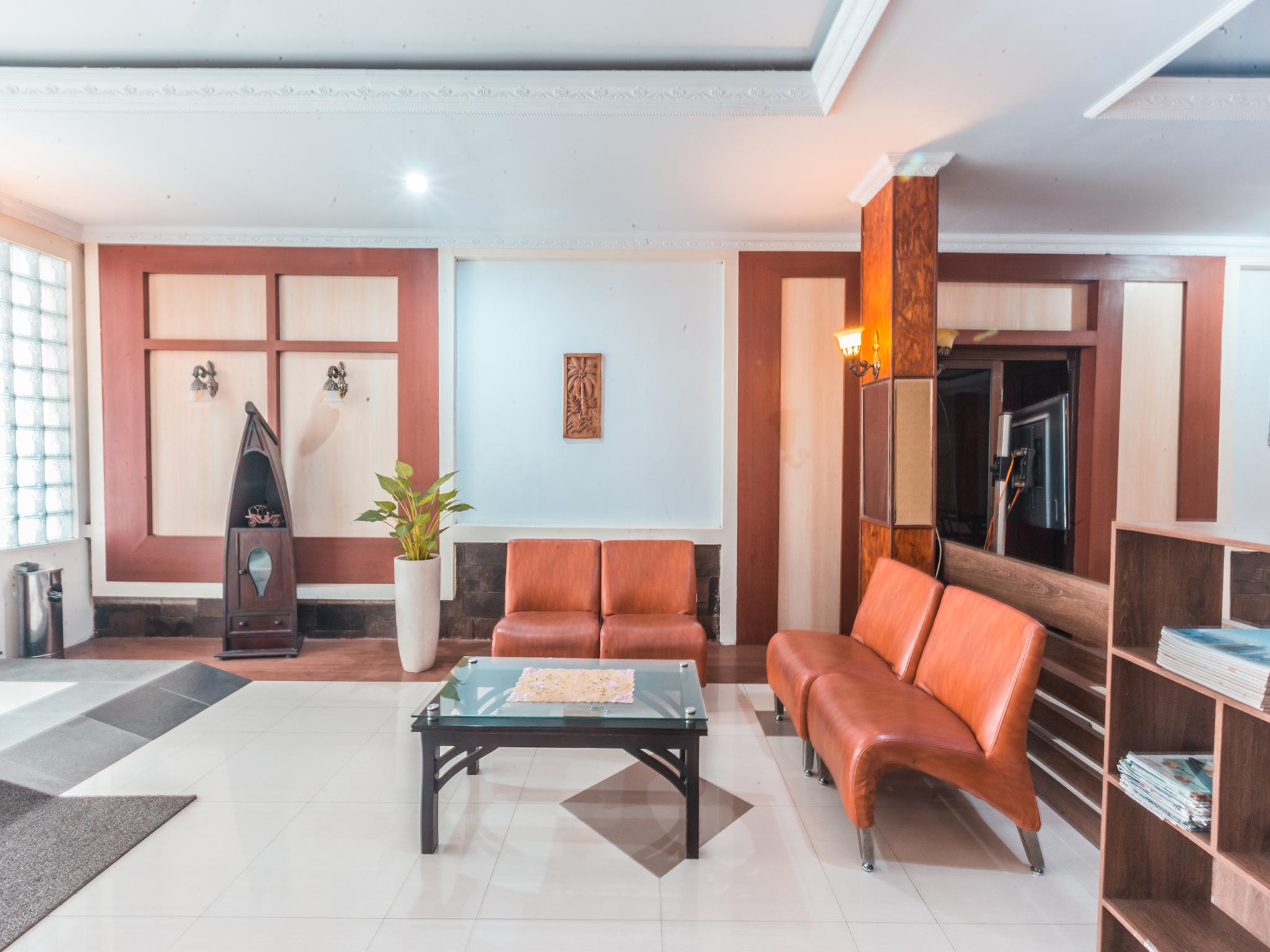 โอโย 1667 วิสมา ลุกซ์ บาร์กะฮ์ Hotel จาการ์ตา ภายนอก รูปภาพ