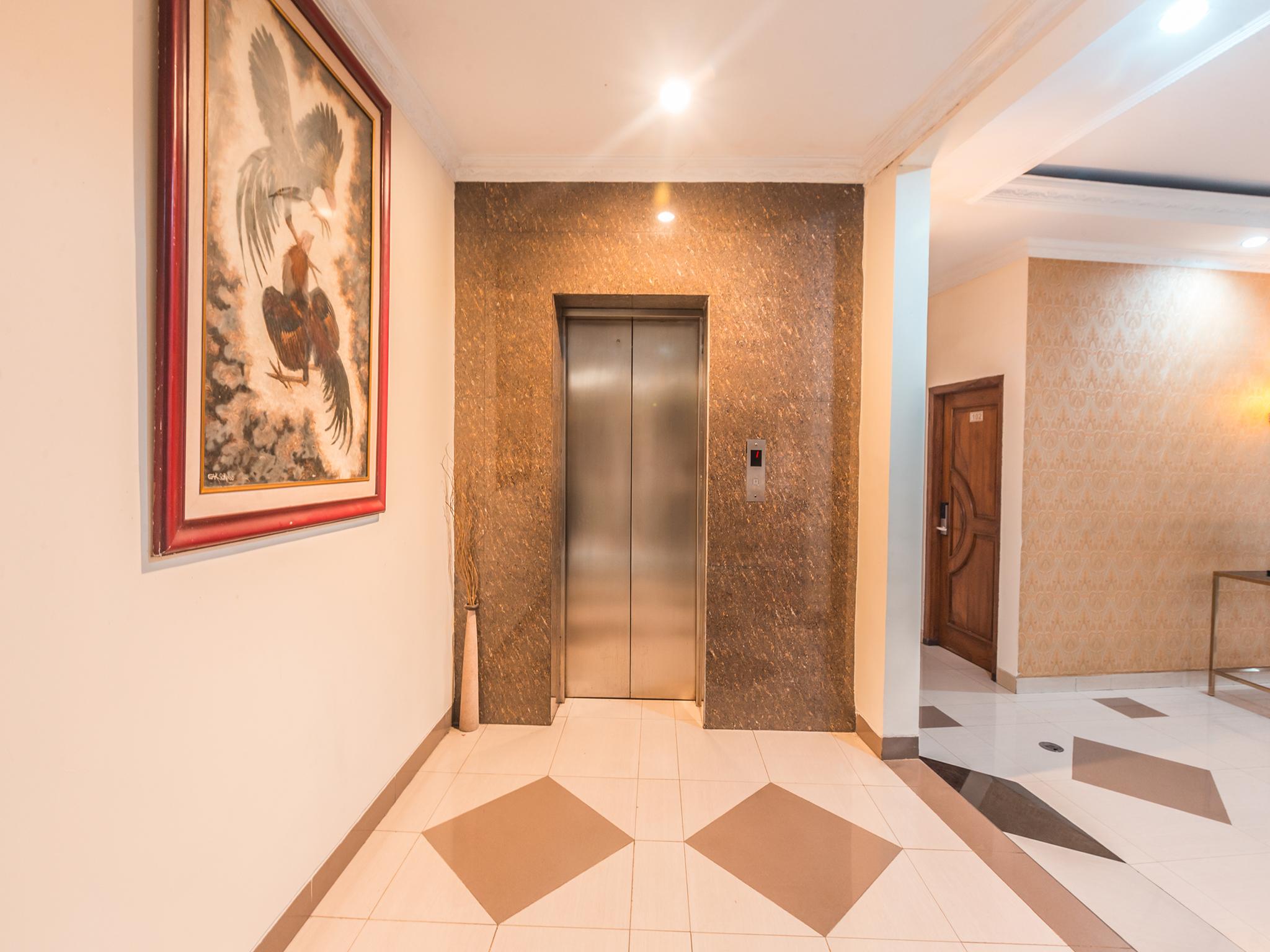 โอโย 1667 วิสมา ลุกซ์ บาร์กะฮ์ Hotel จาการ์ตา ภายนอก รูปภาพ