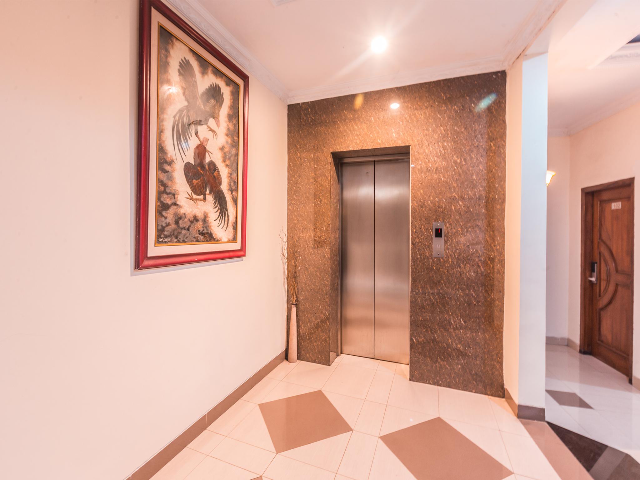 โอโย 1667 วิสมา ลุกซ์ บาร์กะฮ์ Hotel จาการ์ตา ภายนอก รูปภาพ
